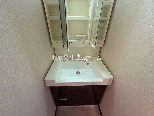 八事表山住宅1号棟1-102の内装