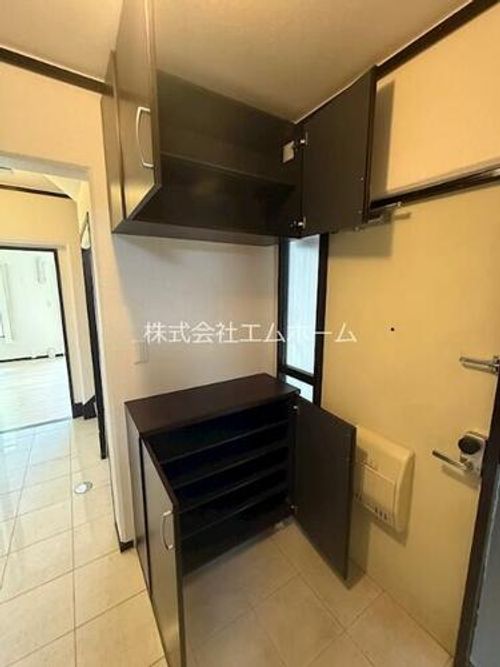 八事表山住宅1号棟1-102の玄関