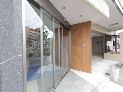プレイズシード瑞穂通の玄関