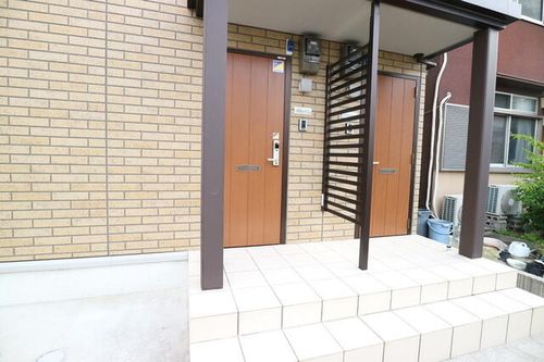 兵庫県明石市和坂1丁目(アパート)の賃貸物件の玄関