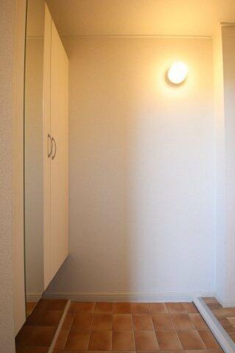 トリバン深井の玄関