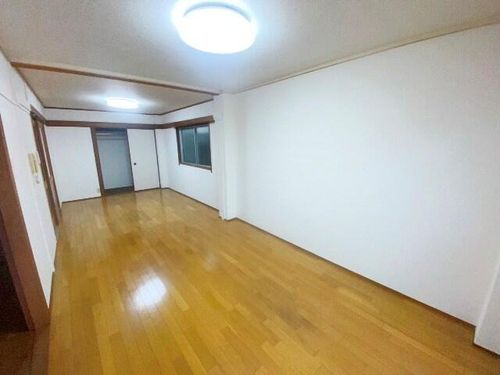 ロダン塚口の居間