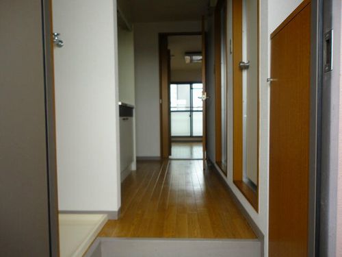 ひまわり壱番館の玄関