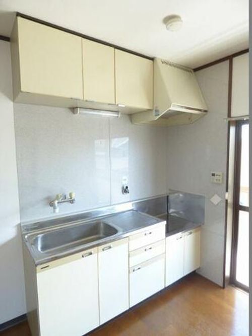 メゾン津々山台B201のキッチン