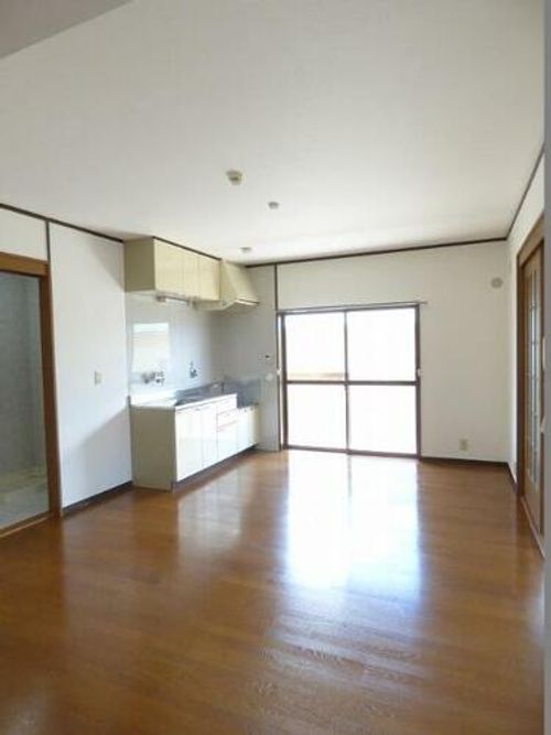 メゾン津々山台B201の居間