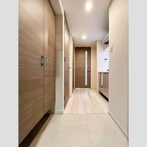S-RESIDENCE新大阪WESTの玄関
