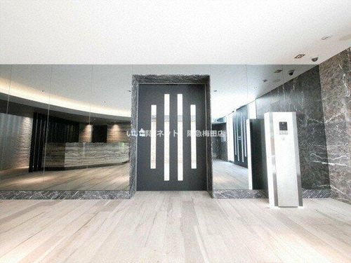 S-RESIDENCE新大阪WESTの玄関