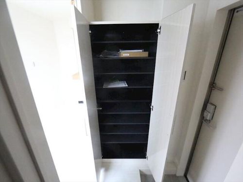 ハーモニーテラスT.H(ティーエイチ)の玄関