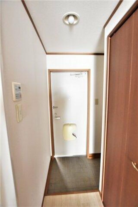 ハピネス2番館の玄関