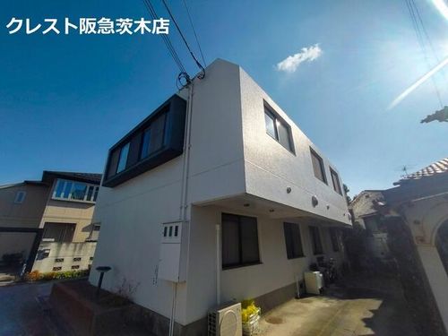 クレセル箕面の外観