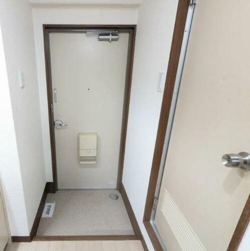 クレセル箕面の玄関