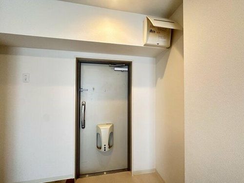 コープ野村梅田 A棟の玄関