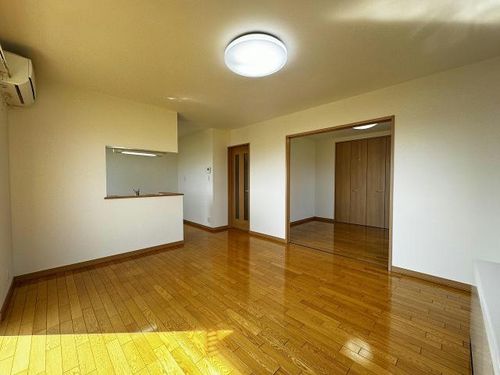 コーポ純志海苔2101の居間