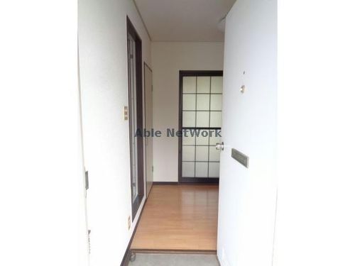 奥山ハイツC棟202の玄関