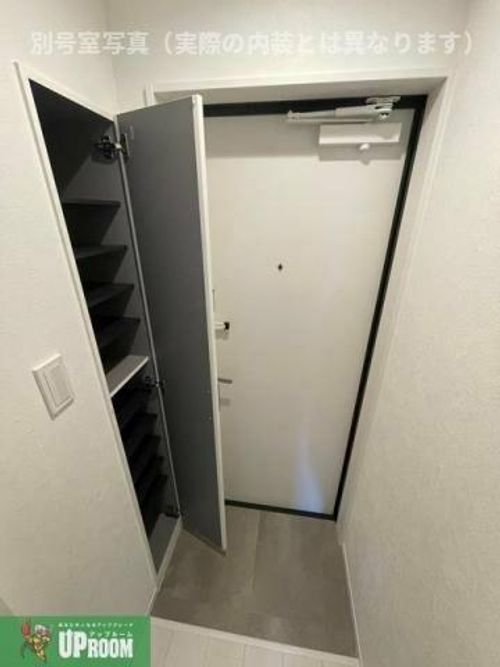 Warren kubomi Ⅰの玄関