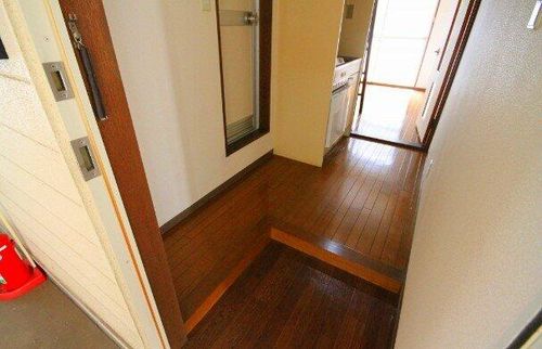 Livex 小池B棟の玄関