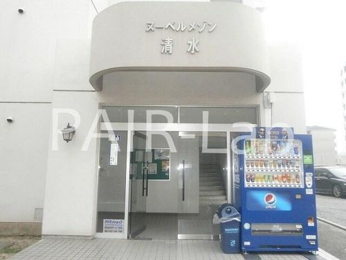 ヌーベルメゾン清水の玄関