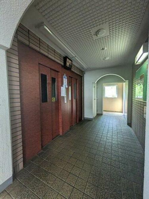 プレスト・コート弐番館の玄関