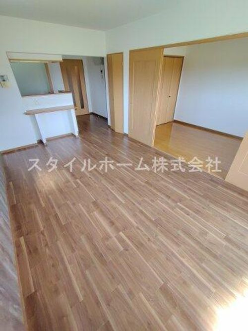 アヴェニュー美和Ⅱの居間