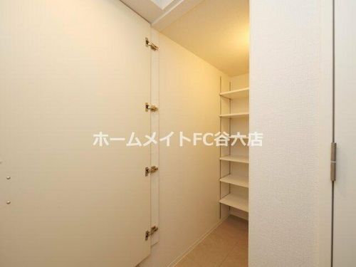 コンフォリア・リヴ大阪本町の玄関