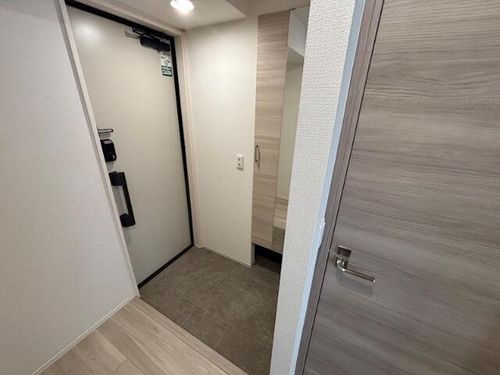 ラヴィベル本堅田の玄関