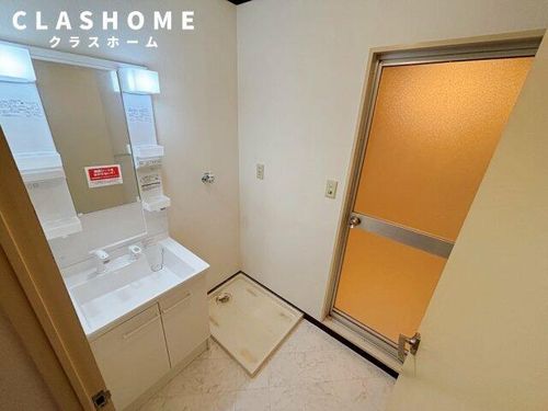 Surplus Two 築山103の内装