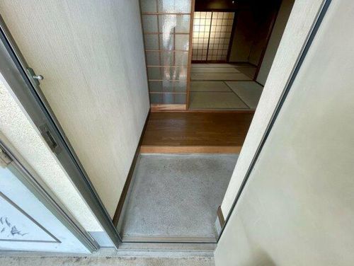 塚本ハイツの玄関