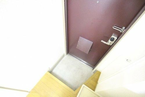 レオパレス藤本Ⅱの玄関