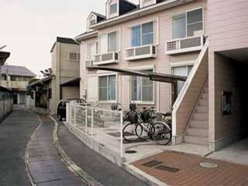 レオパレス藤本Ⅱの玄関