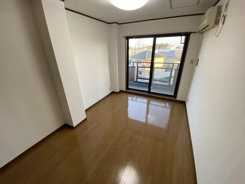 旭ビル306の居間