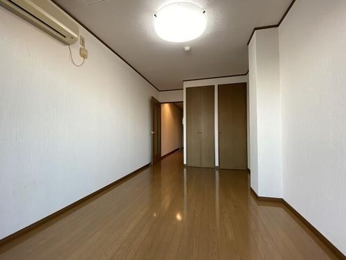 旭ビル306の居間