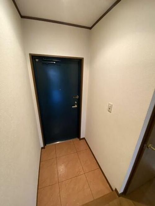 旭ビル306の玄関