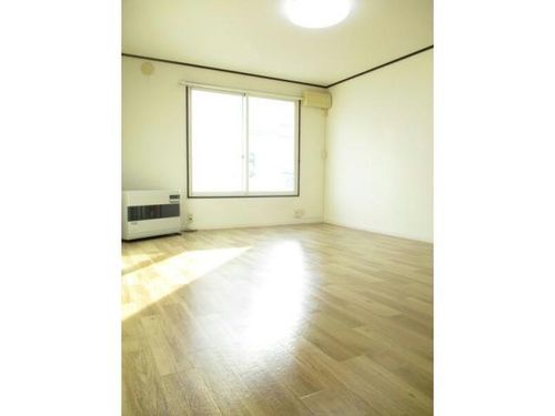 グリーンバレータウンB101の居間