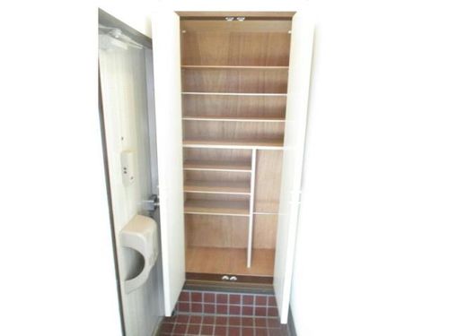 グリーンバレータウンB101の玄関