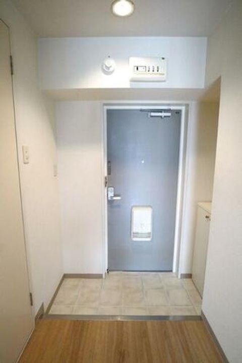 イーナ板宿の玄関