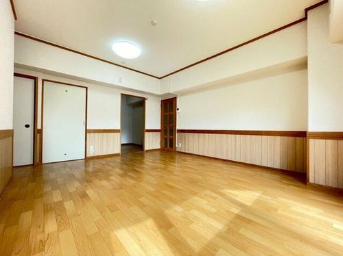 シティハイツ舞子の居間