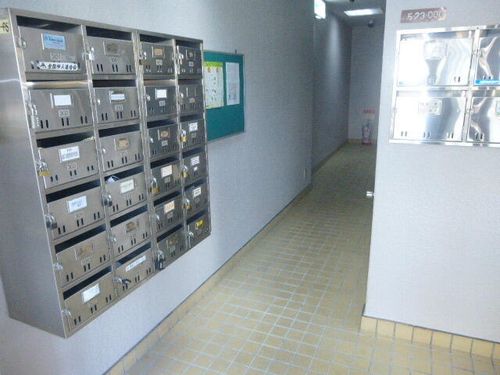 ヨシタケビル303の玄関