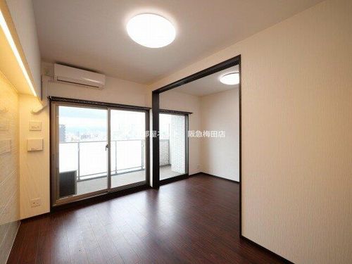 プレジオ西中島ASIANの居間