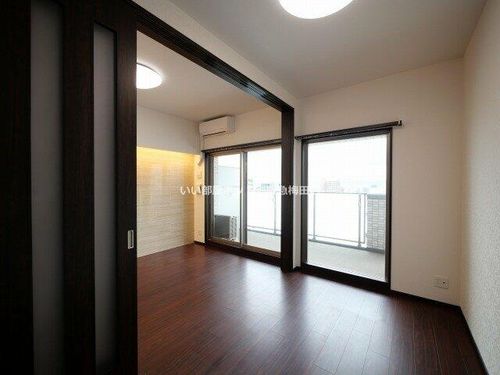 プレジオ西中島ASIANの居間