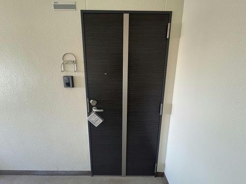 パティオ美原Aの玄関