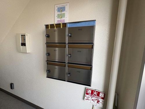 パティオ美原Aの玄関