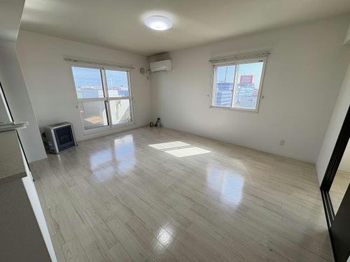 パティオ美原Aの居間