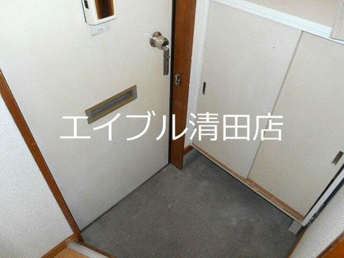 真栄パークハイツⅡ201の玄関