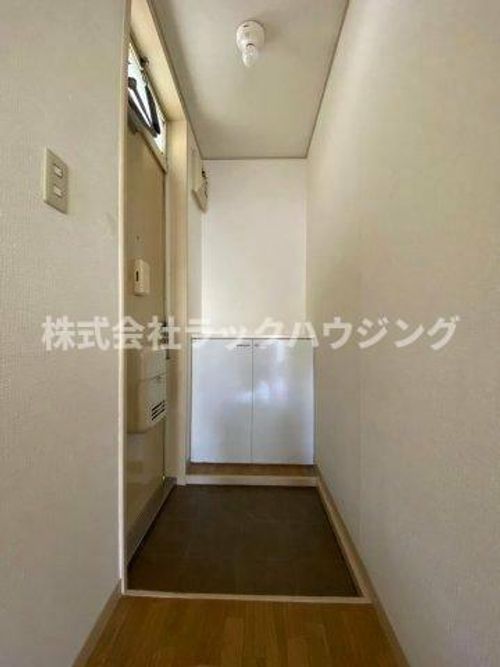 大阪府四條畷市南野5丁目(アパート)の賃貸物件の玄関