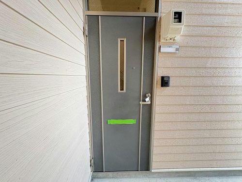 ピュア藤城101の玄関