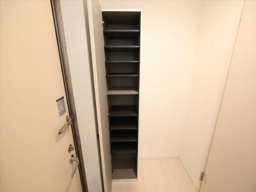 グルージャ黒門の玄関