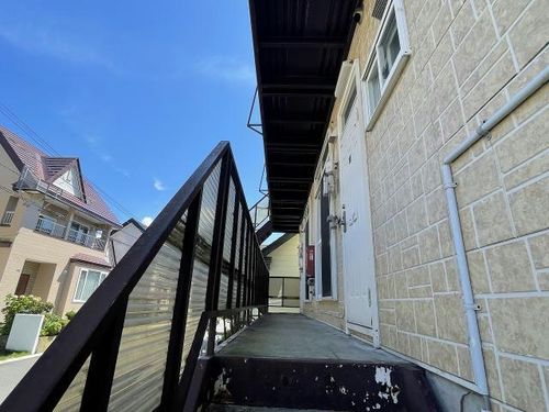 ノースシティ美原2-Bの玄関