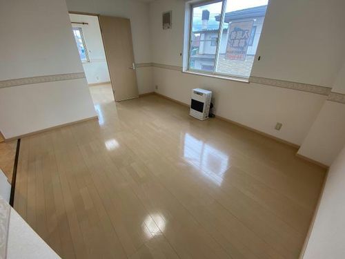 リヴェール富岡202の居間