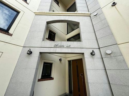 アリエーテ旭町301の玄関