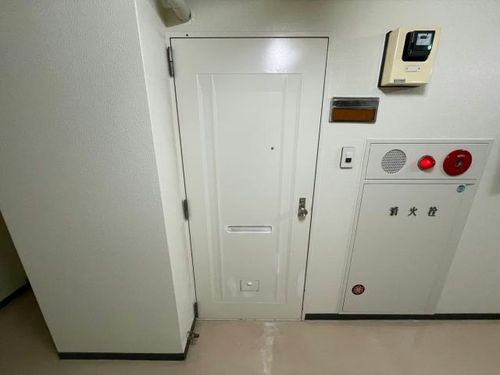 マンション函館302の玄関
